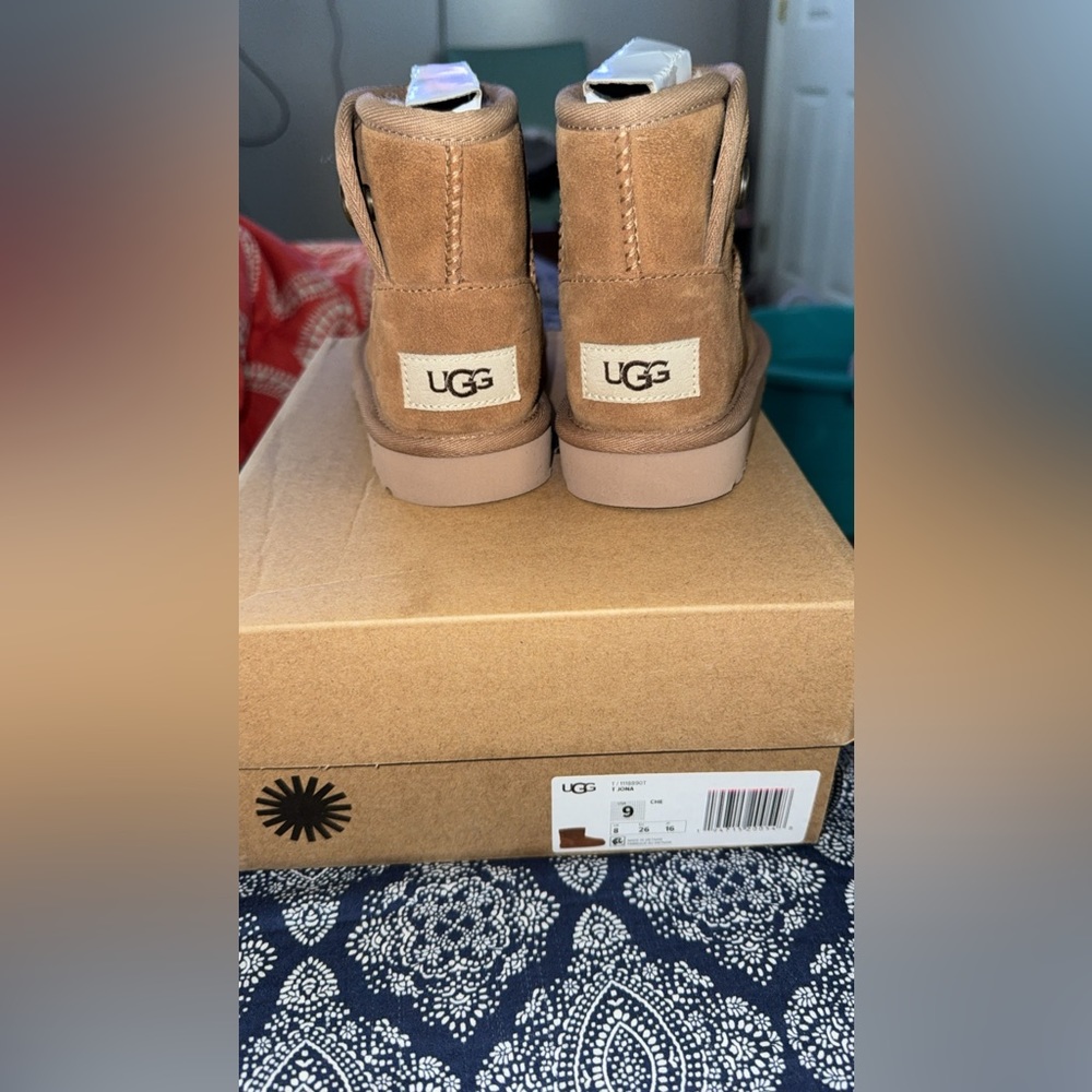 UGG Jona Boot - size 9 toddler no bargain.